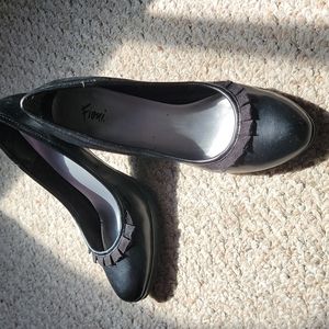 Fiona Ruffle Toe Heels. Size 7